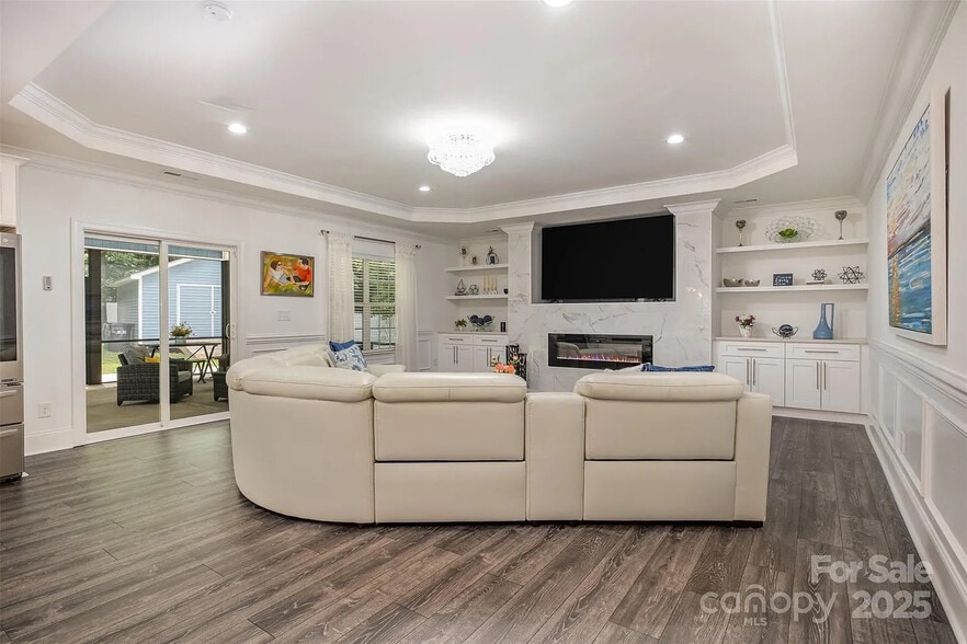 Building Photo - Room in House on Knollwood Cir