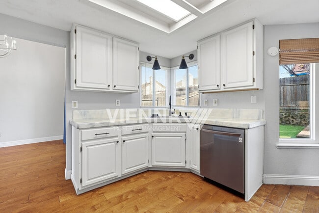 Building Photo - 2212 Thurton Dr