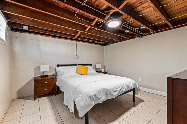 Building Photo - 1304 Dammert Ave