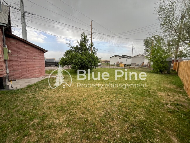 Building Photo - 498 E 17th St