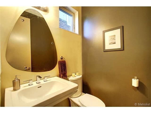 Powder Room - 3639 Mariposa Street