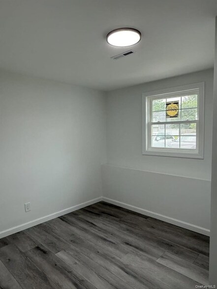 Building Photo - 495 Hawkins Rd