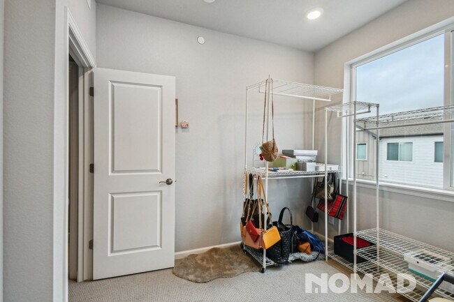 Building Photo - Charming 3BR Townhome in Castle Pines