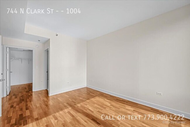 Building Photo - 744 N Clark St