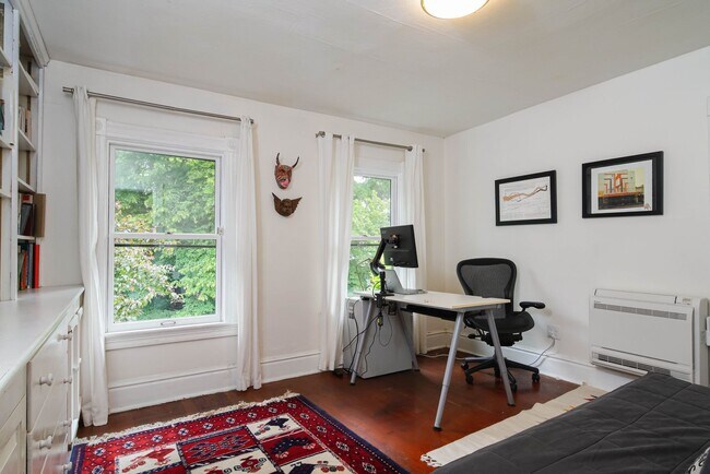 Building Photo - R0441