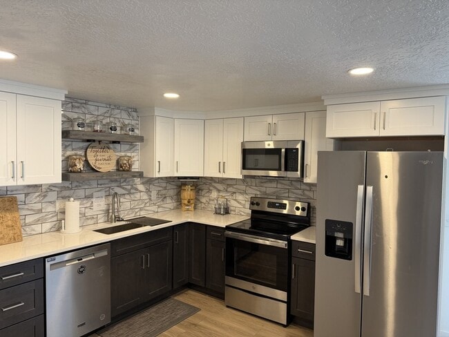 Building Photo - 841 Wynwood Park Dr