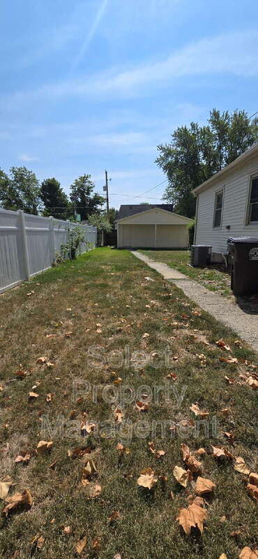 Building Photo - 1743 Rosemont Dr
