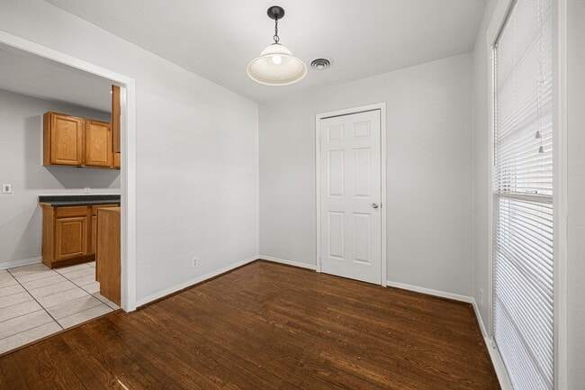 Building Photo - 6619 Maybank Dr