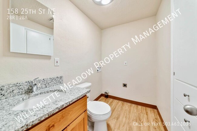 Building Photo - Cozy 2 Bedroom, 1.5 Bathroom Apartment off...