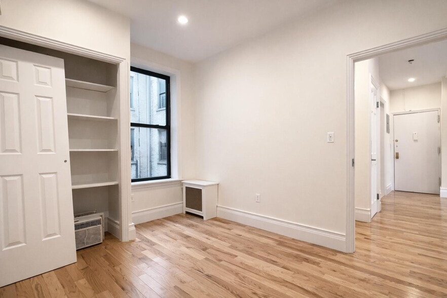 Building Photo - 41-47 ST.NICHOLAS TERRACE