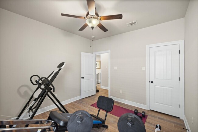 Building Photo - 212 Blaze Blvd