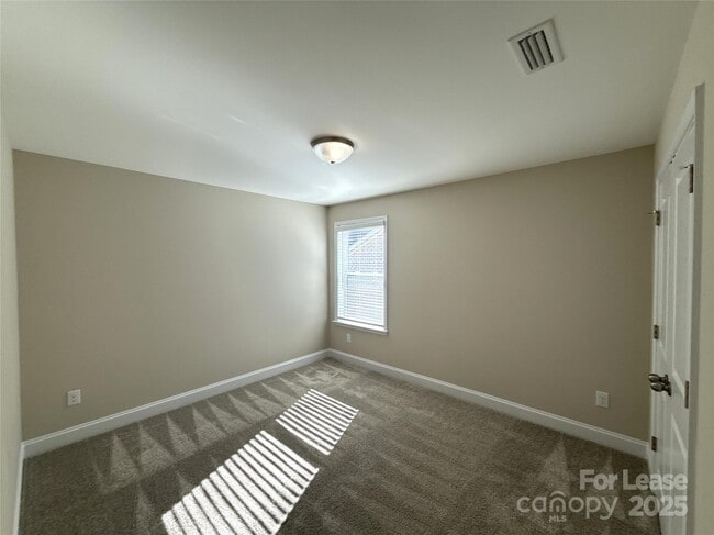 Building Photo - 707 Marion Dr