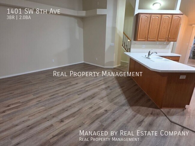 Building Photo - 1401 SW 8th Ave