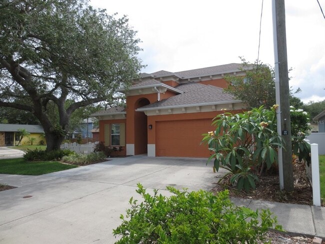 Building Photo - 7402 S Fitzgerald St