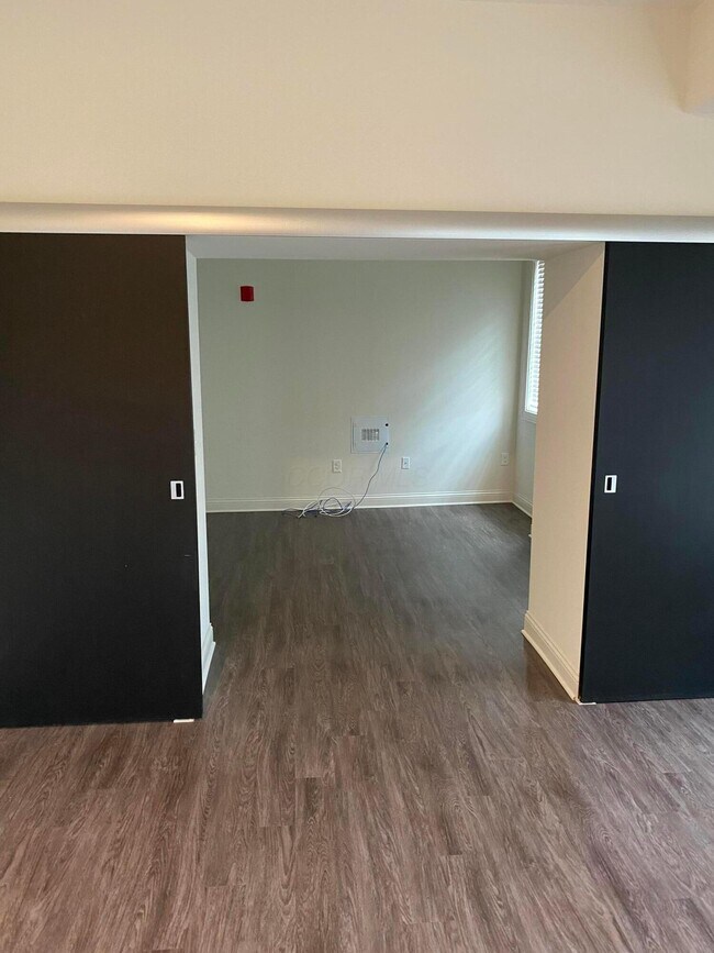 Building Photo - 738 Bryden Rd