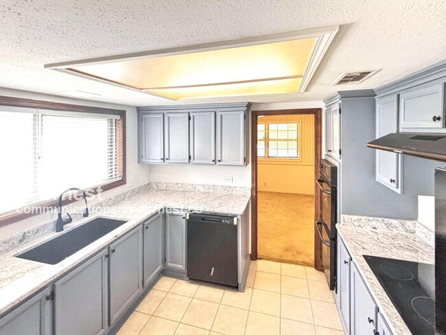 Building Photo - 37 Crossgates Dr