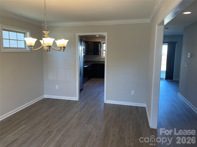 Building Photo - 2909 Old Field Rd