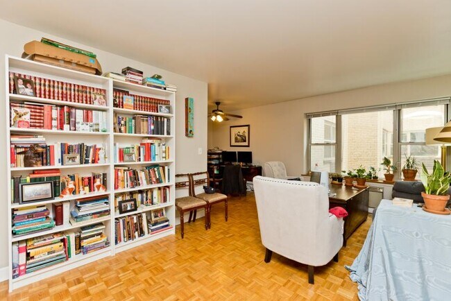 Building Photo - 1 bedroom in Chicago IL 60657