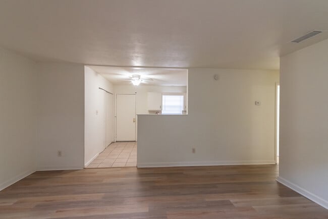 Building Photo - 3753 Maria Cir