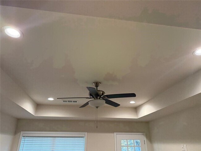 Building Photo - 635 Ben Higgins Rd