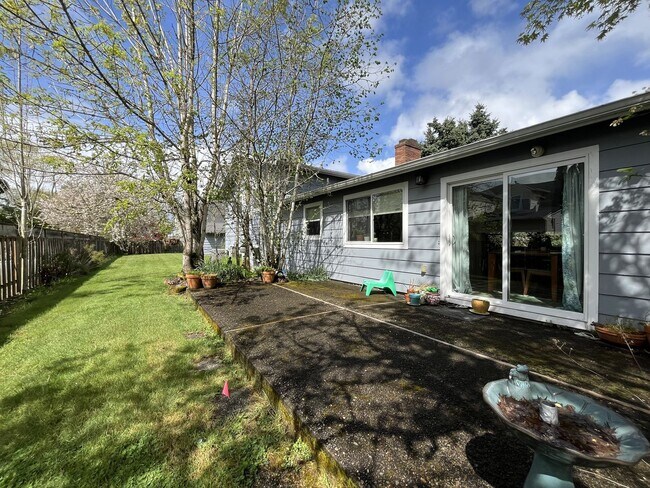 Building Photo - Comfortable Living in Bethany with Two Separate Units, Expansive 0.45-Acre Lot & Versatile Detach...