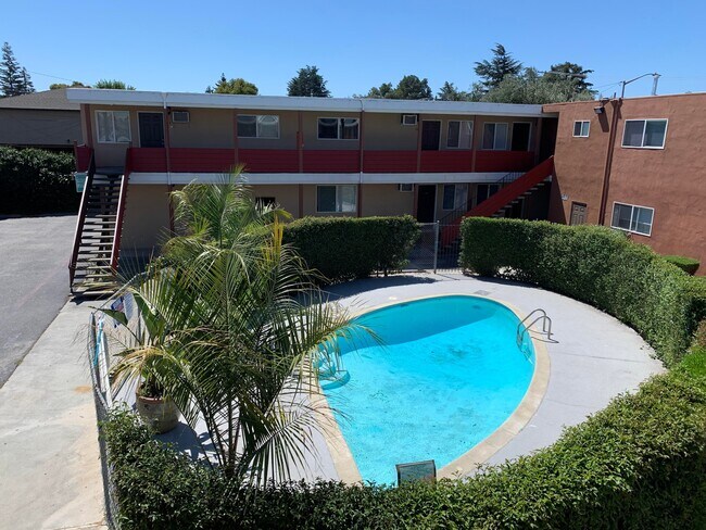 Building Photo - 925 Pomeroy Ave