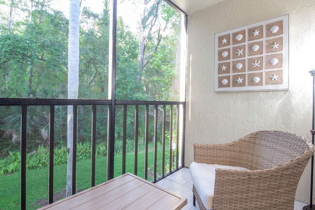 Building Photo - Beautiful 2 spacious bedrooms and 2 full bathrooms, including a primary suite with a walk-in clos...