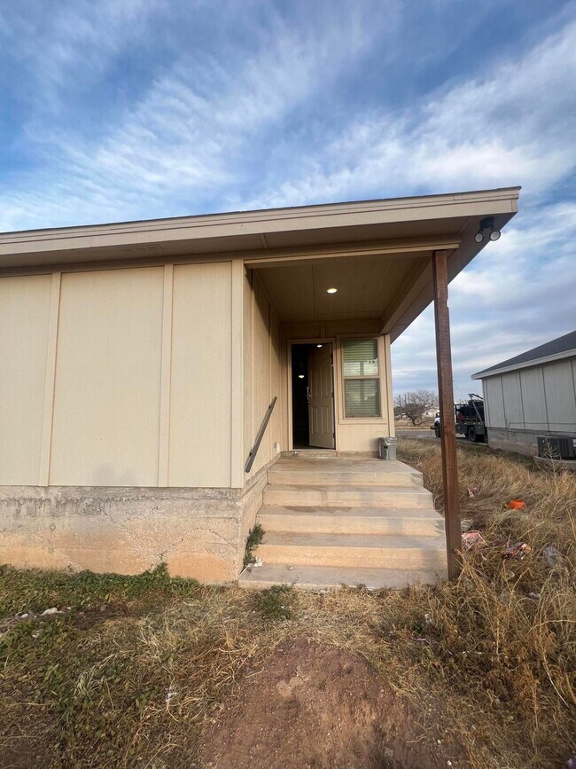 Building Photo - 2632 Hickory Ave