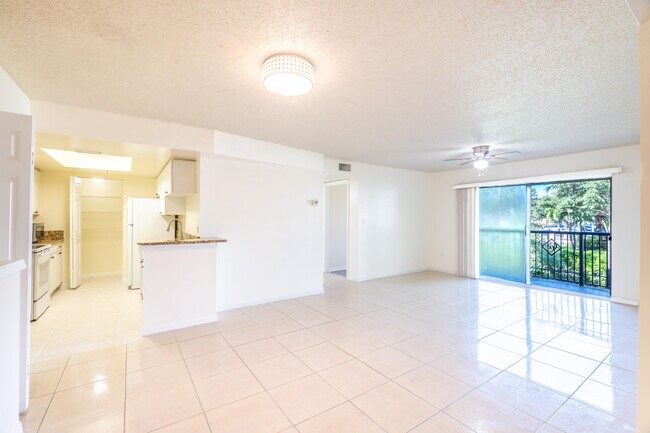 Building Photo - 1300 Crestwood Ct S