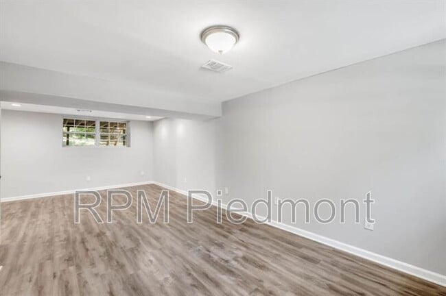 Building Photo - 2966 Fern Valley Dr SW