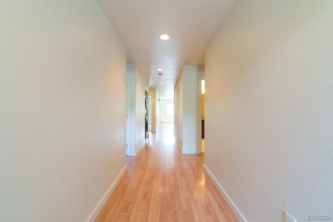 Building Photo - $3,300 | 3br/2ba Condominium in Sixty Park...