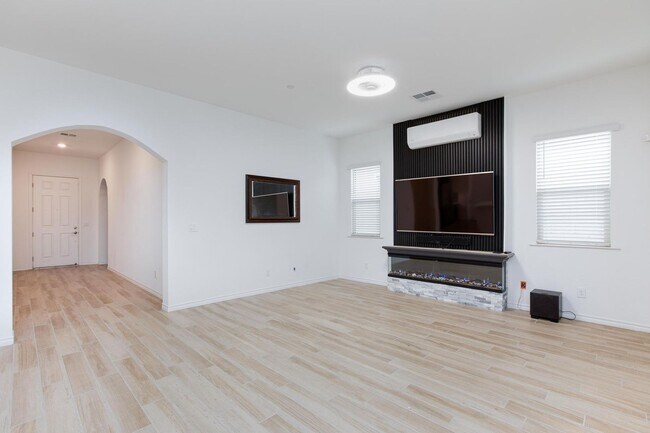 Building Photo - 55+ Guard-Gated Home – Move-In Ready