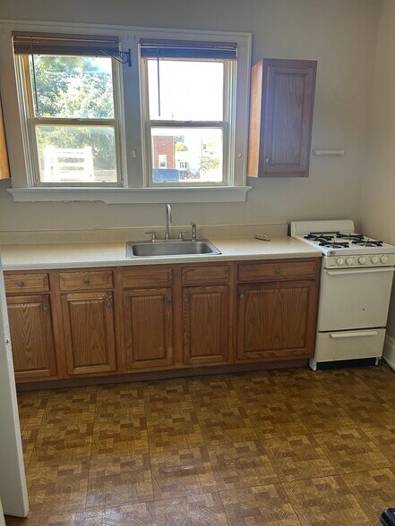 Building Photo - 170 Ward Ave