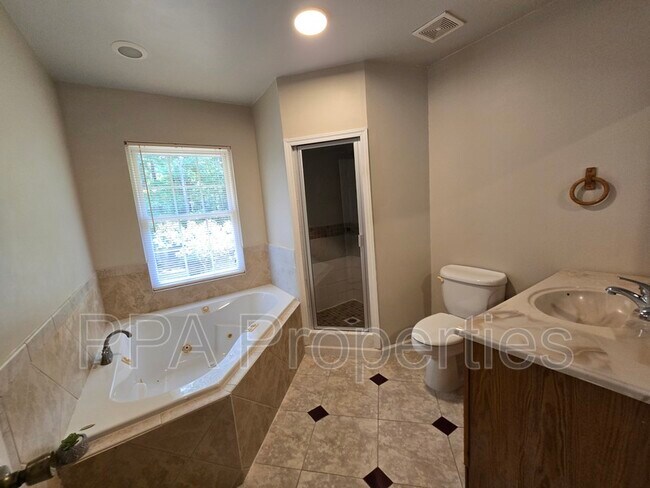 Building Photo - 7122 Ramblewood Dr