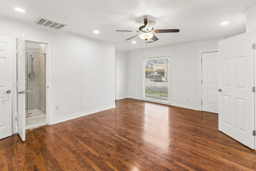 Building Photo - 6950 Hillcrest Ave