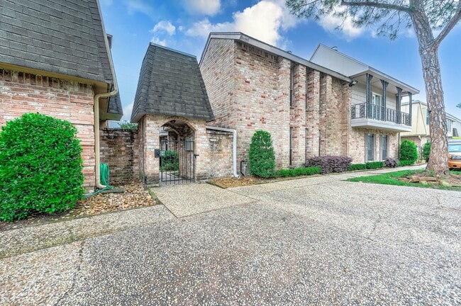 Building Photo - 5532 Beverly Hill St