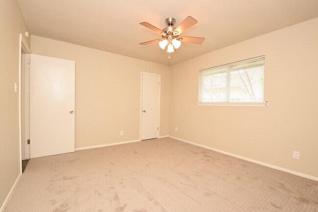 Building Photo - Brookside