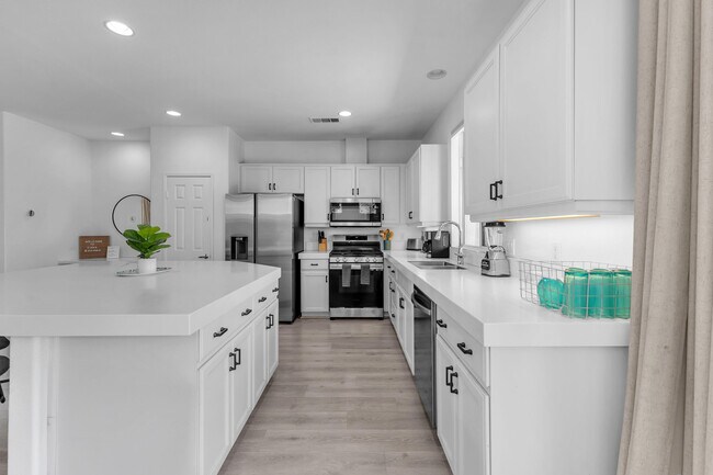 Building Photo - 47383 Bahama Ct