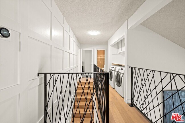 Building Photo - 4069 W Rosecrans Ave
