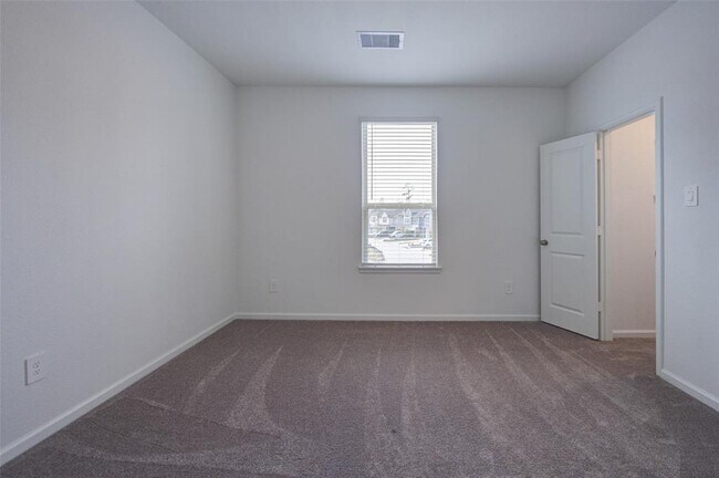 Building Photo - 609 Royal Arch Dr