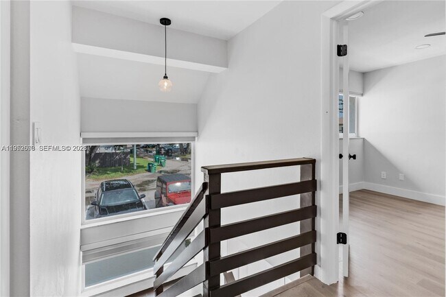 Building Photo - 6949 SW 110th Ct