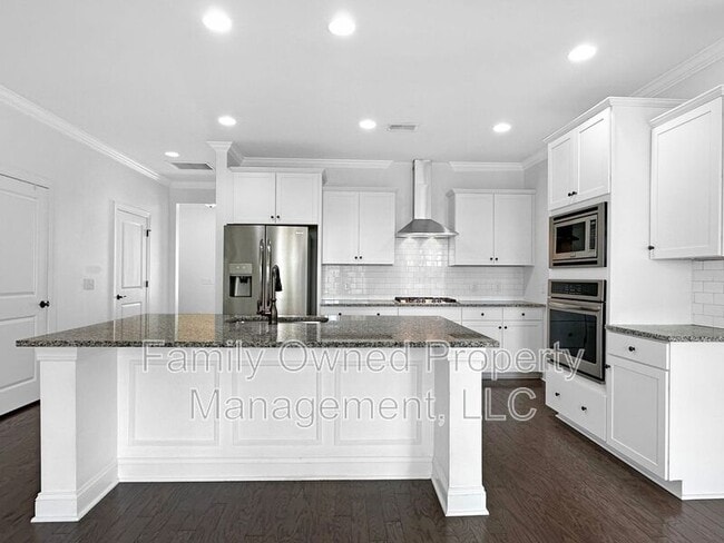 Building Photo - 128 Whaler Ave