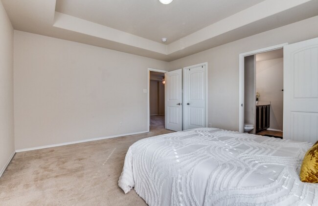 Building Photo - 322 Tribute Dr