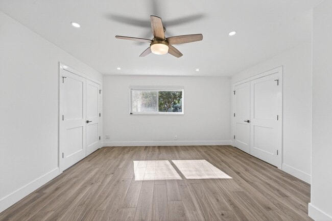 Building Photo - 1206 S Lake Dr