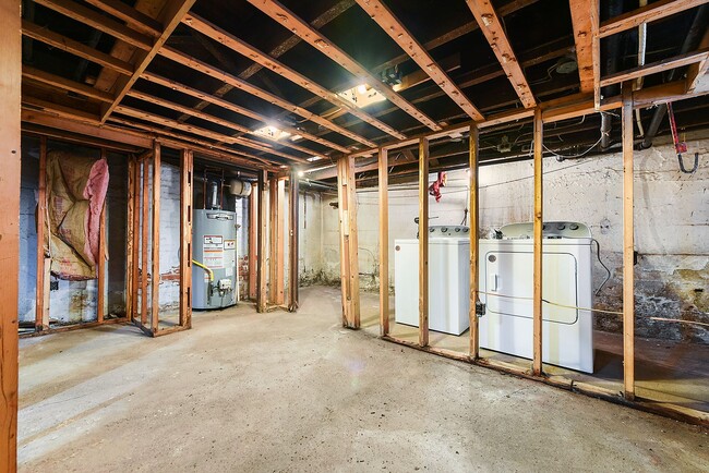 Building Photo - Remodeled 2 bedroom with backyard