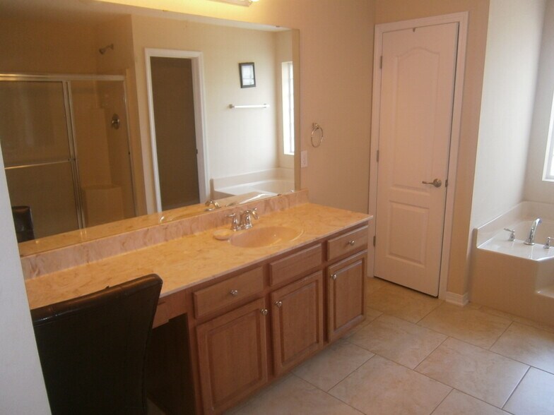 Master Bath - 7585 Rexford St