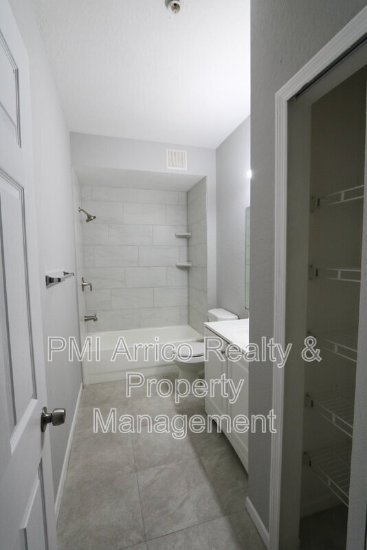 Building Photo - 17101 Carrington Park Dr