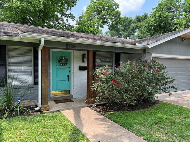 Building Photo - 8706 Primrose Ln