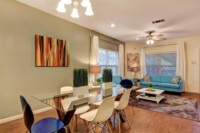 Building Photo - 2208 Trailside Dr