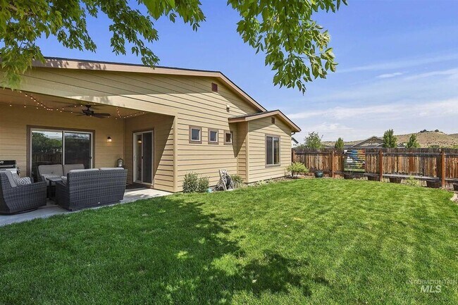 Building Photo - Pet Friendly Home Near The Foothills!